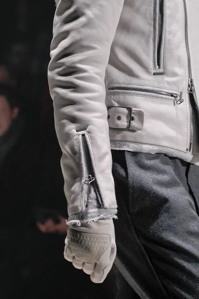 Look 80